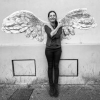 Ailes - vos plus belles victoires - Collage urbain - Cours Berriat, Grenoble avec la belle Vanessa devant