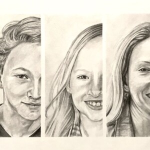 Portrait d'une famille de 3 enfants et 2 parents La composition propose le demi visage droit de chaque personne créant une composition dynamique et moderne